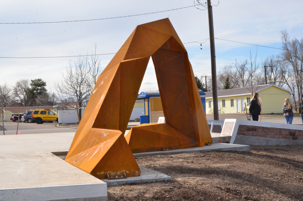 Chevron_4_Public-Sculpture-by-Joshua-Goss