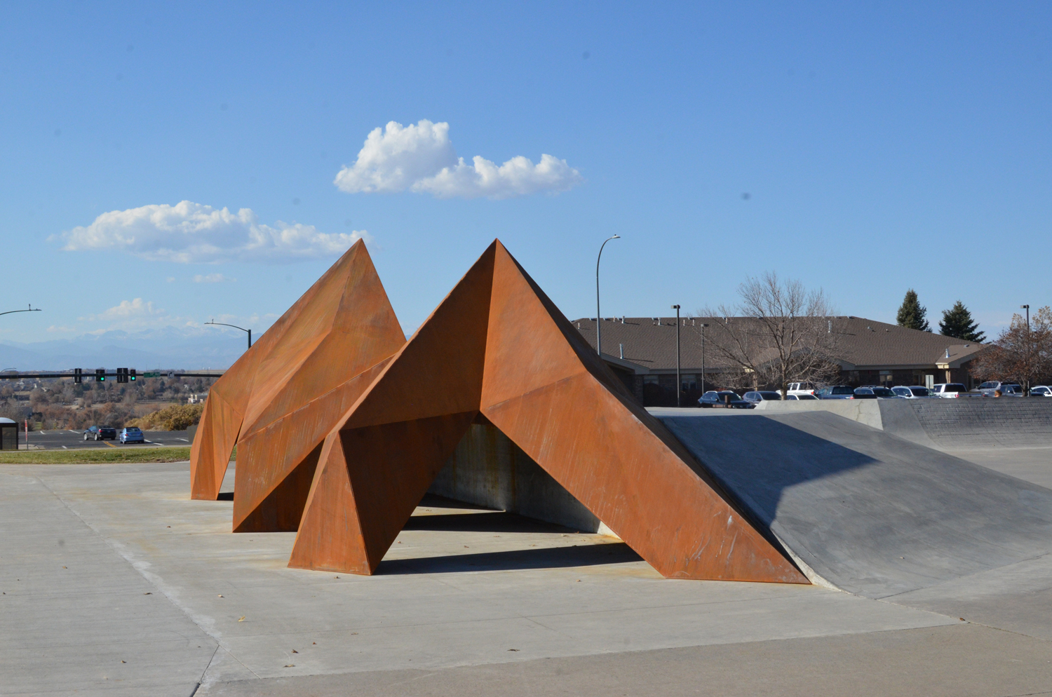 Range-5_Public-Sculpture-by-Joshua-Goss